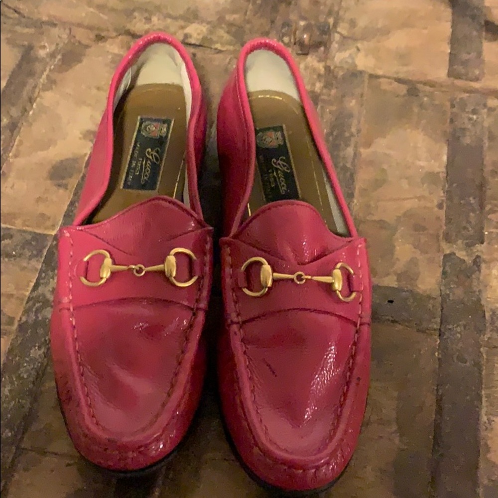 Fuchsia Gucci loafers
